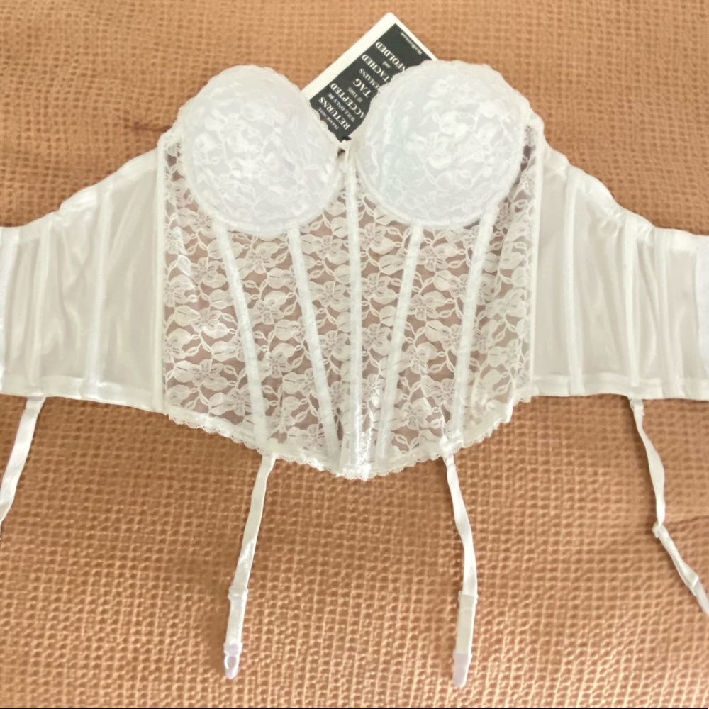 BNWT QT White lace corset